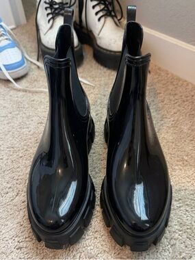 Dolce Vita Black Glossy Chunky Chelsea Boots